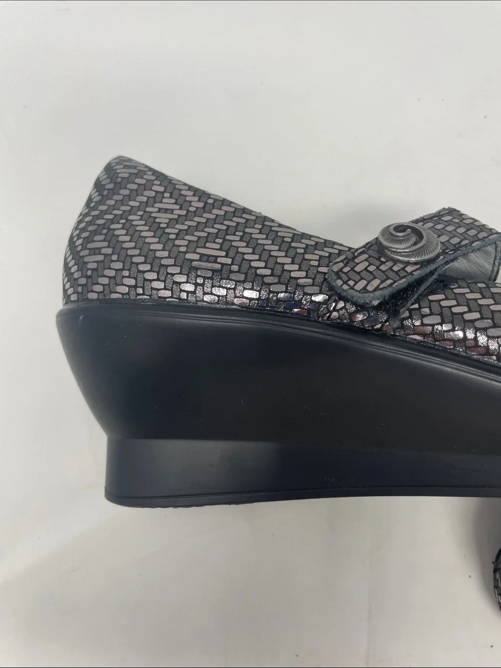 Alegria Metallic Gray Mary Jane Wedged Flats with Patterned Upper Size 8.5